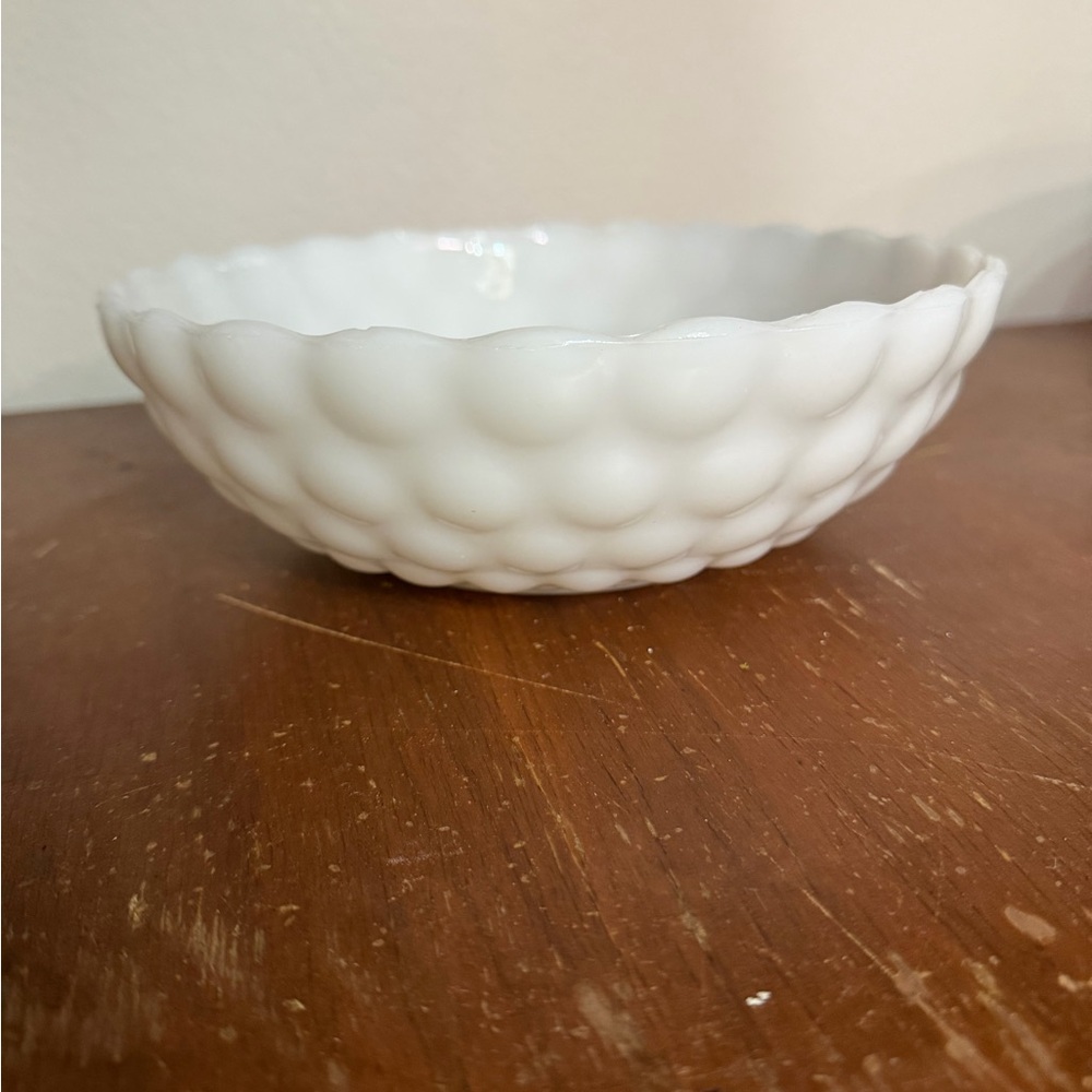 Vintage Anchor Hocking - Milk Glass Serving Bowl‎